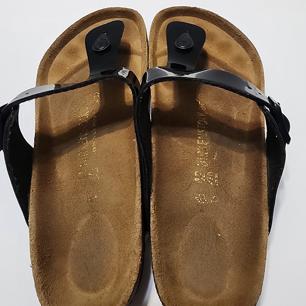 S.066- USED Birkenstock Gizeh Black Patent Sandals, Size 42 EU, 11 US - Picture 7 of 12